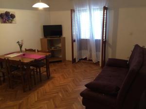 Two-Bedroom Apartment with Balcony and Sea View room in Apartments and rooms by the sea Mrljane Pasman - 8464