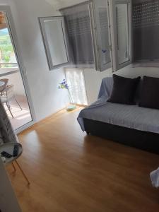 One-Bedroom Apartment with Terrace room in Apartments and rooms by the sea Mrljane Pasman - 8464