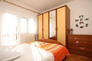 Apartments with a parking space Grebastica, Sibenik - 8367