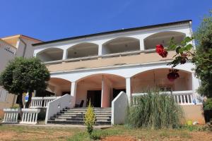 Apartments by the sea Mandre, Pag - 8655 