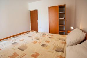 Apartments with parking space Pasman - 8214