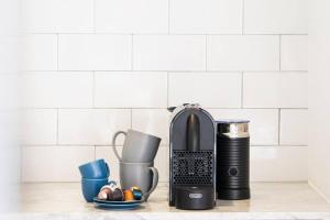 Villa Sintra - 2 BR luxury in tranquil location, walk to beach