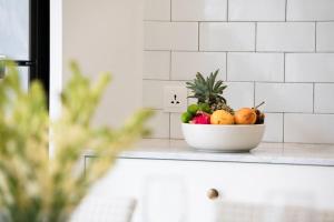 Villa Sintra - 2 BR luxury in tranquil location, walk to beach