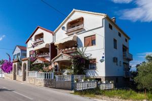 Apartments with parking space Kukljica, Ugljan - 8238 - 3hvězdičkové hotely ve městě Kukljica