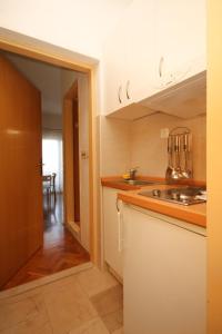 Apartments by the sea Tucepi, Makarska - 8742