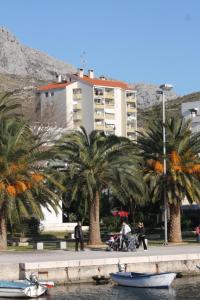 Apartments with a parking space Dugi Rat, Omis - 8666