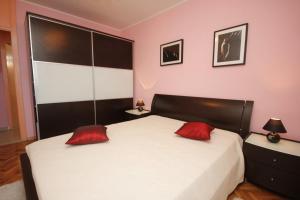 Apartments with a parking space Dugi Rat, Omis - 8666