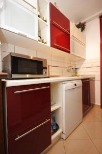 Apartments with a parking space Dugi Rat, Omis - 8666