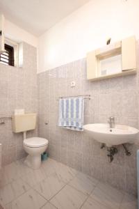 Apartments by the sea Suhi Potok, Omis - 8676