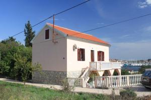 Apartments by the sea Lukoran (Ugljan) - 8510 - 2hvězdičkové hotely ve městě Lukoran