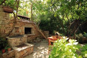 Apartments with parking space Jelsa, Hvar - 8750