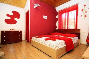 Apartments by the sea Zavala, Hvar - 8808