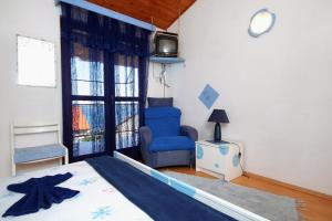 Apartments by the sea Zavala, Hvar - 8808