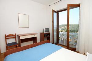 Apartments with a parking space Jelsa, Hvar - 8765