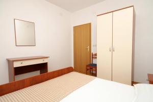 Apartments with a parking space Jelsa, Hvar - 8765