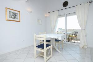 Apartments with a parking space Hvar - 8791