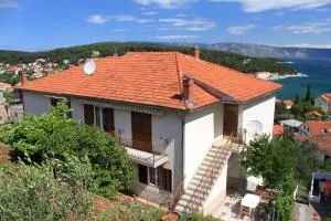 Apartments and rooms with parking space Jelsa, Hvar - 8798 - 耶尔萨