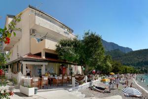Apartments by the sea Drvenik Donja vala, Makarska - 8807 