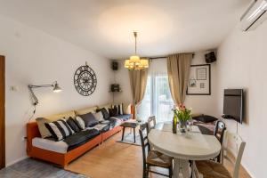 Holiday house with a swimming pool Opuzen, Neretva Delta - Usce Neretve - 8818