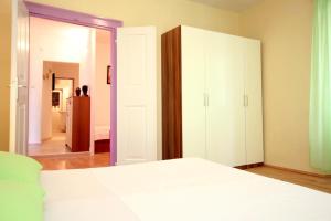 Apartments by the sea Kastel Stafilic, Kastela - 8678