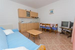 Apartments by the sea Okrug Gornji, Ciovo - 8440