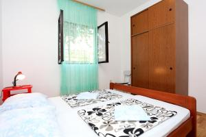 Apartments by the sea Rogoznica - 10338