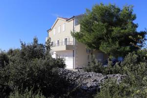 Apartments and rooms with parking space Rogoznica - 10339 
