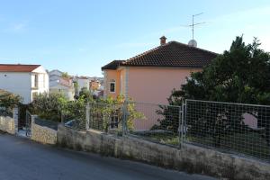 Apartments with a parking space Okrug Gornji, Ciovo - 10343