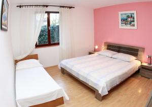 Apartments with a parking space Okrug Gornji, Ciovo - 10343