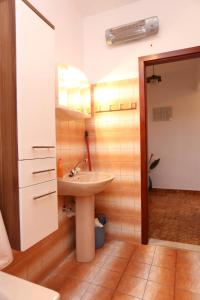 Apartments with a parking space Okrug Gornji, Ciovo - 10343