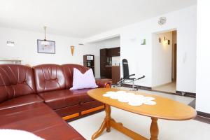 Apartments with a parking space Omis - 10349