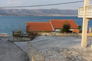 Apartments by the sea Arbanija, Ciovo - 10347