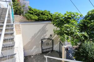 Seaside holiday house Stanici, Omis - 10357