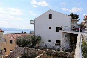 Apartments with parking space Lokva Rogoznica, Omis - 10358