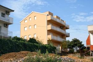 Apartments with a parking space Mastrinka, Ciovo - 10364