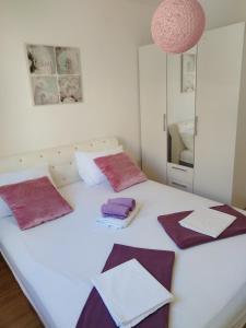 Apartments with parking space Stanici, Omis - 10360