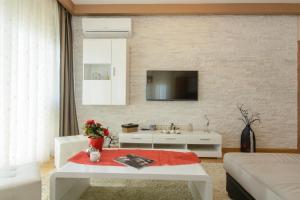 Seaside apartments with a swimming pool Rastici, Ciovo - 11009