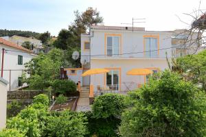 Apartments by the sea Slatine, Ciovo - 10368