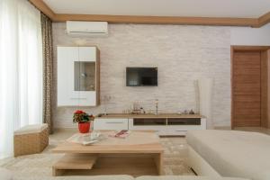 Seaside apartments with a swimming pool Rastici, Ciovo - 11092