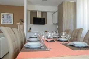 Seaside apartments with a swimming pool Rastici, Ciovo - 11092