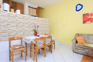 Apartments by the sea Slatine, Ciovo - 10368