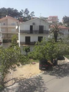 Apartments with parking space Banjol, Rab - 11021 