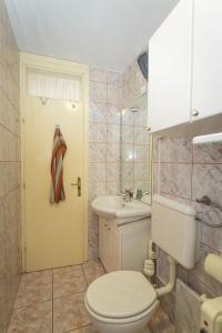 Apartments with parking spaces Klenovica, Novi Vinodolski - 11028