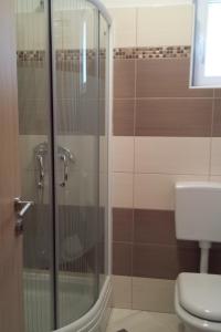 Apartments with a parking space Omis - 11066