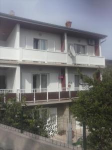 Apartments by the sea Banjol, Rab - 11060 