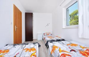 Holiday house with a swimming pool Kastel Novi, Kastela - 11122