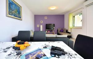 Holiday house with a swimming pool Kastel Novi, Kastela - 11122