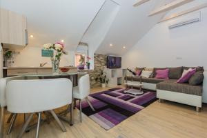 Seaside holiday house Kastel Stafilic, Kastela - 11165