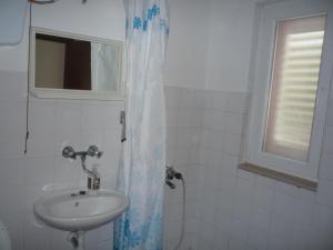 Apartments with a parking space Vrboska (Hvar) - 11178