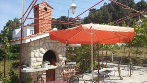 Apartments with a parking space Supetarska Draga - Donja, Rab - 11237 